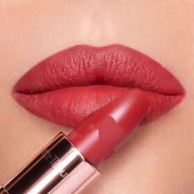 Pillow Talk LOVE EFFECT POMADKA MATTE REVOLUTION – LOVE TALK
