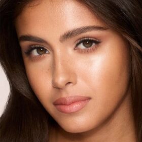 UNREAL SKIN SHEER GLOW TINT NAWILŻAJĄCY PODKŁAD W SZTIFCIE 7 MEDIUM