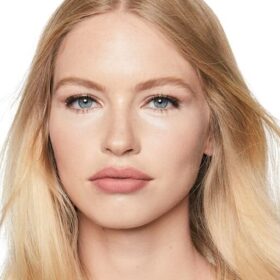 ZESTAW PUDRU I PĘDZLI DO SKÓRY „FLAWLESS FINISH”